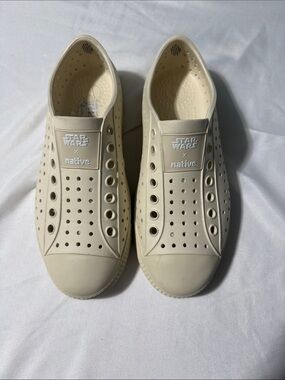Star Wars x Native Grogu Jefferson Shoes M 5/W 7 Cream Slip-On Baby Yoda Comfort